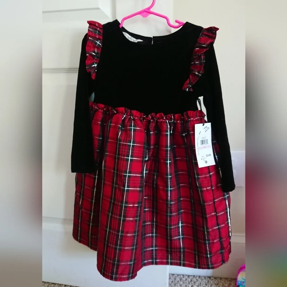 Pippa & Julie Velvet Plaid Dress in Plaid Red & Black girl Dress size 6